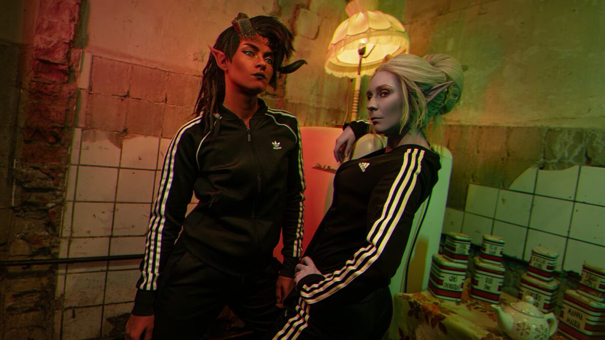 Современный косплей Минтары и Карлах из Baldur’s Gate 3 — паладины в панике