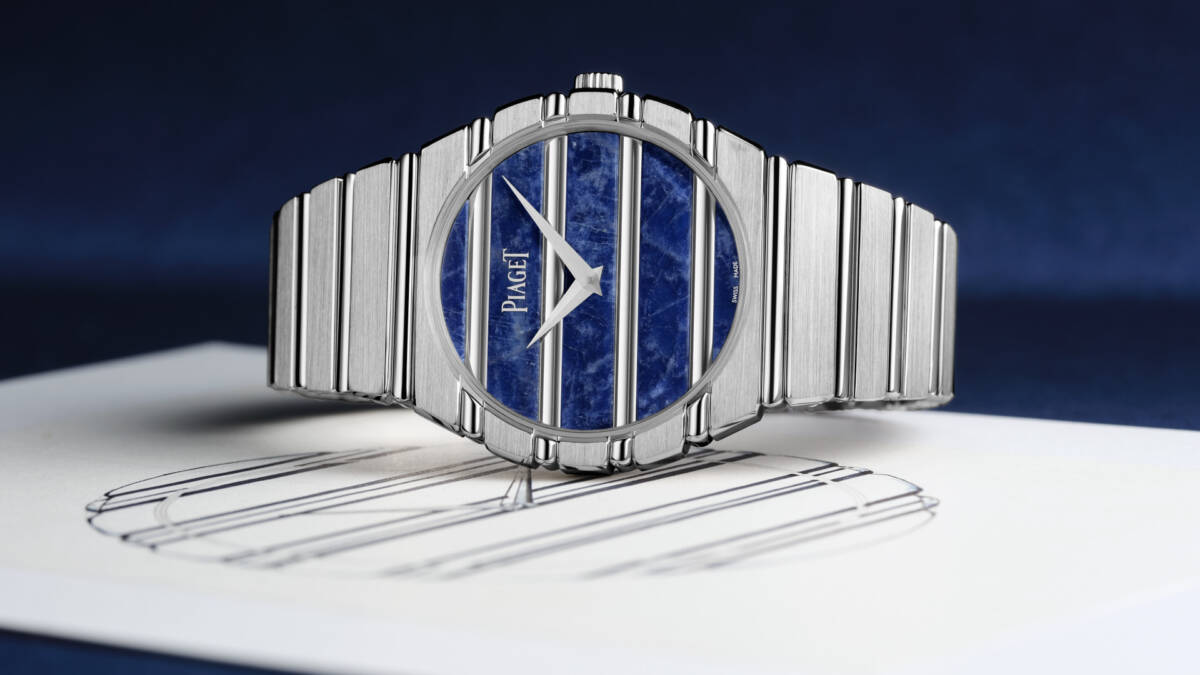 Часы Piaget с синим циферблатом и серебряным корпусом