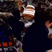 люди в скафандрах и касках, внутри космического корабля Nutella