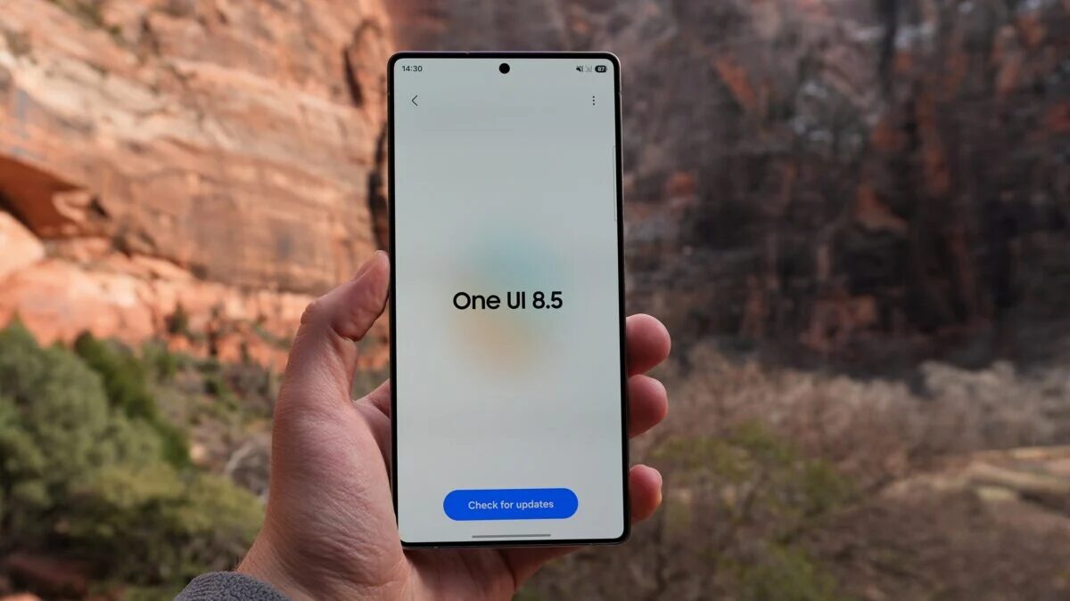 смартфон Samsung Galaxy S25 с экраном One UI 8.5
