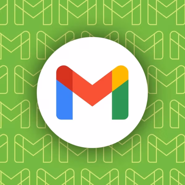 Логотип Gmail с цветными линиями на зеленом фоне