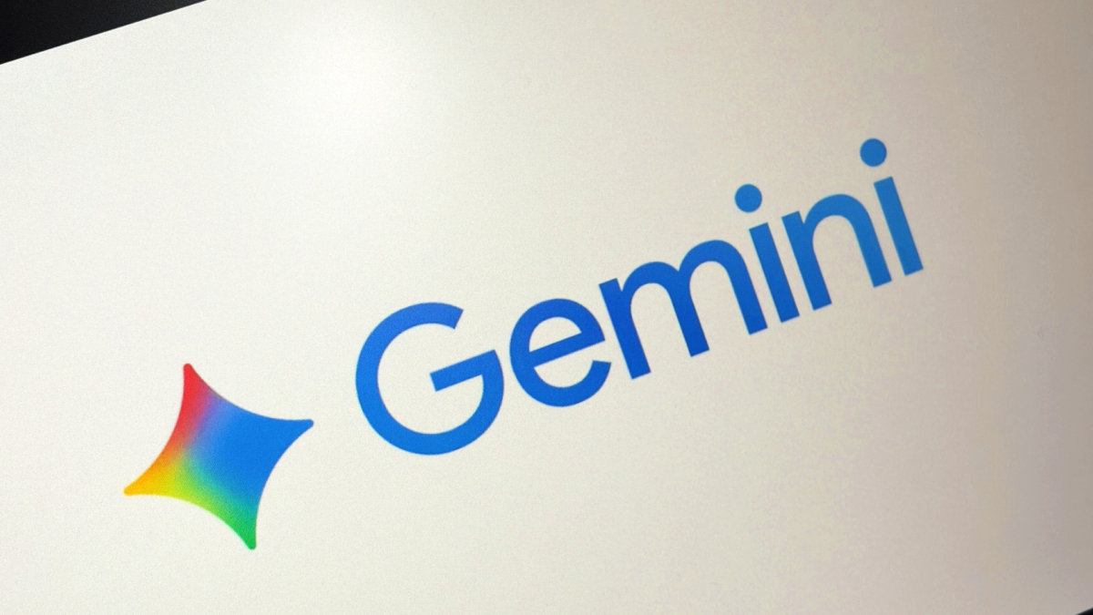 Логотип Google Workspace и значок Gemini на экране