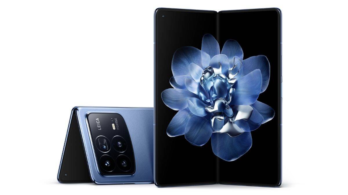 Складной смартфон Xiaomi Mix Fold 5 включённый и разложенный