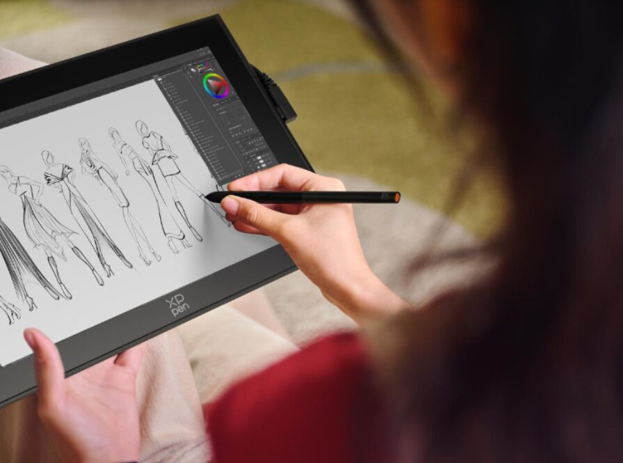Человек рисует эскизы модных платьев на XP-Pen Artist 16 3rd