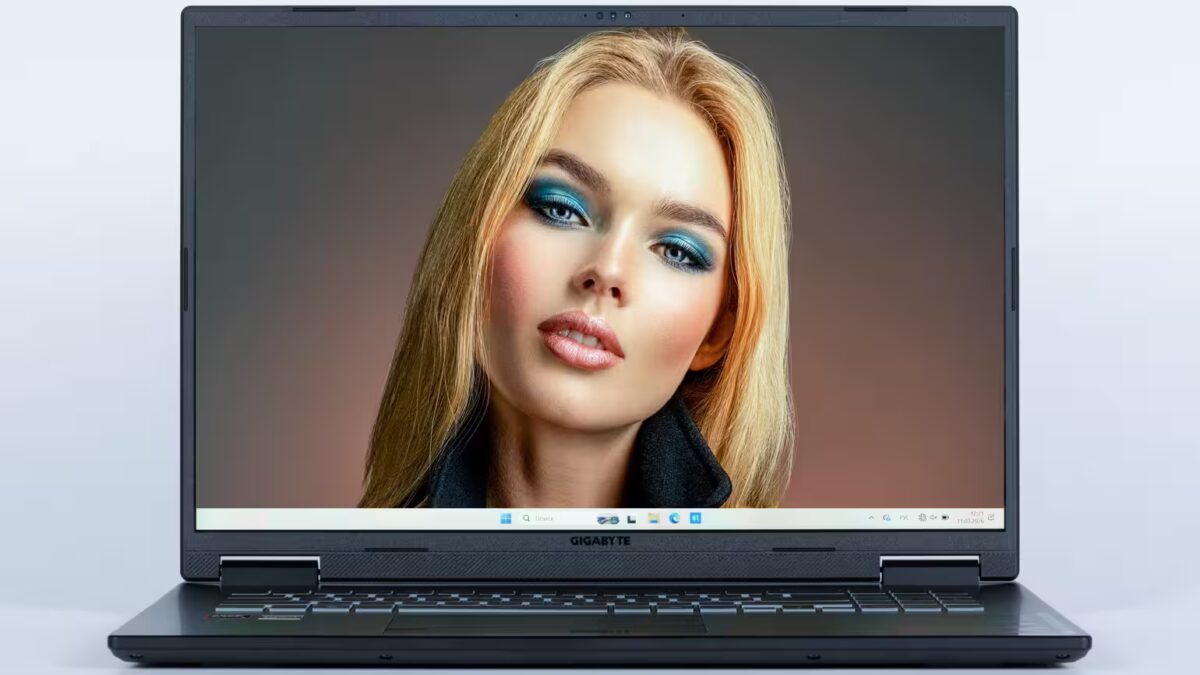 Ноутбук Gigabyte Gaming A18 3VH с открытым экраном