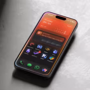 iPhone 18 экран с приложениями и виджетами