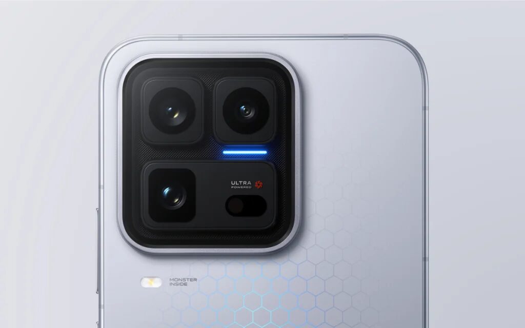 камера iQOO 16 крупный план смартфона