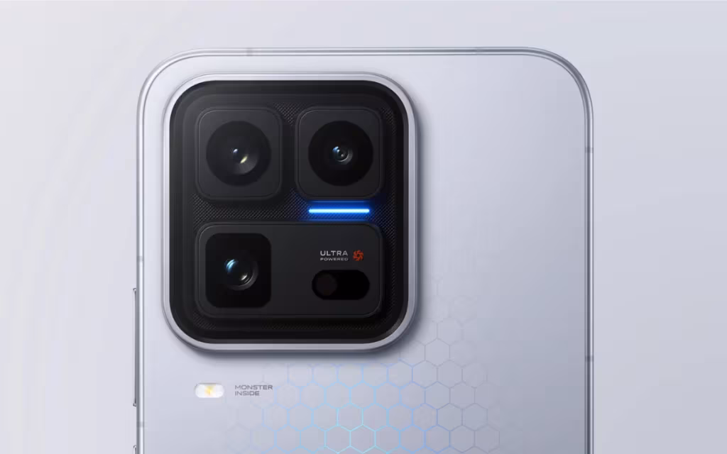 камера iQOO 16 крупный план смартфона