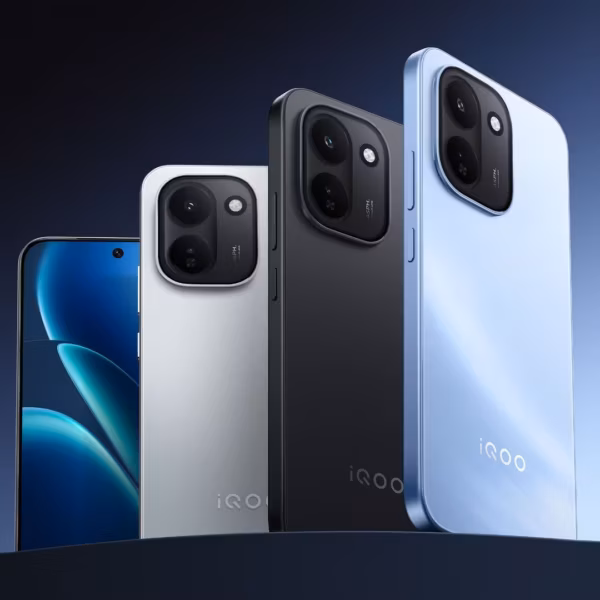 Фотография iQOO Z11 сзади и спереди в трёх цветах