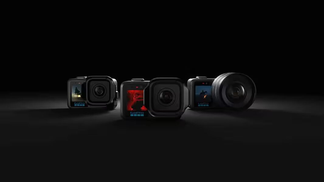 Камеры GoPro Mission 1 на темном фоне