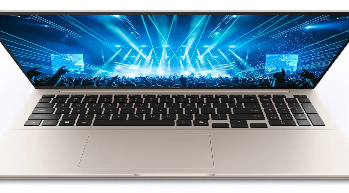 Ноутбук Honor MagicBook 16 2026 с открытым дисплеем ярким изображением