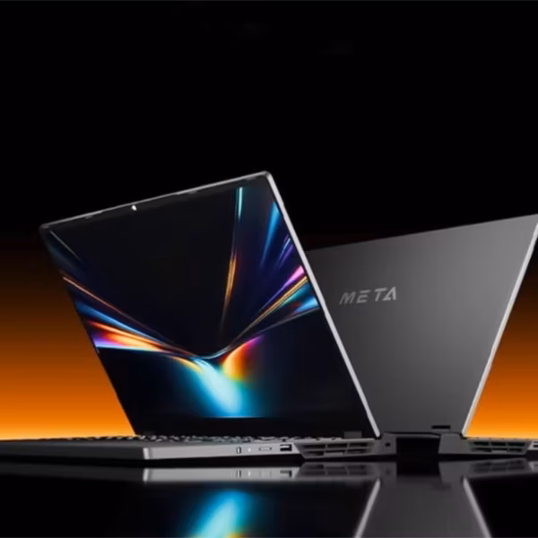 Ноутбук MetaMech 16 с открытым экраном