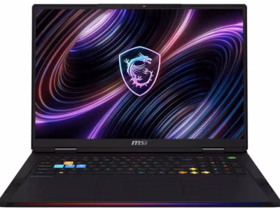 Игровой ноутбук MSI Raider с открытым экраном