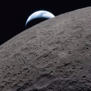 Луна и Земля на фоне космоса с кратерами