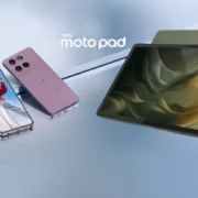 Мото г стайлус и мото пэд на столе