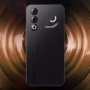 задняя панель Nubia Neo 5 Pro с тремя камерами и логотипом