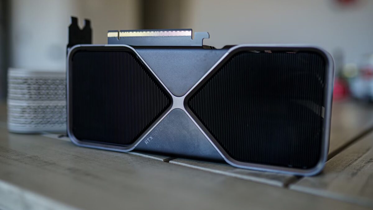 Видеокарта NVIDIA RTX 5070 крупным планом