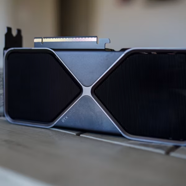 Видеокарта NVIDIA RTX 5070 крупным планом