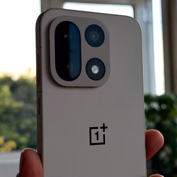 смартфон OnePlus 16 с тремя камерами
