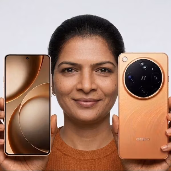 Женщина держит смартфон Oppo Find X9 Ultra и телефон сзади