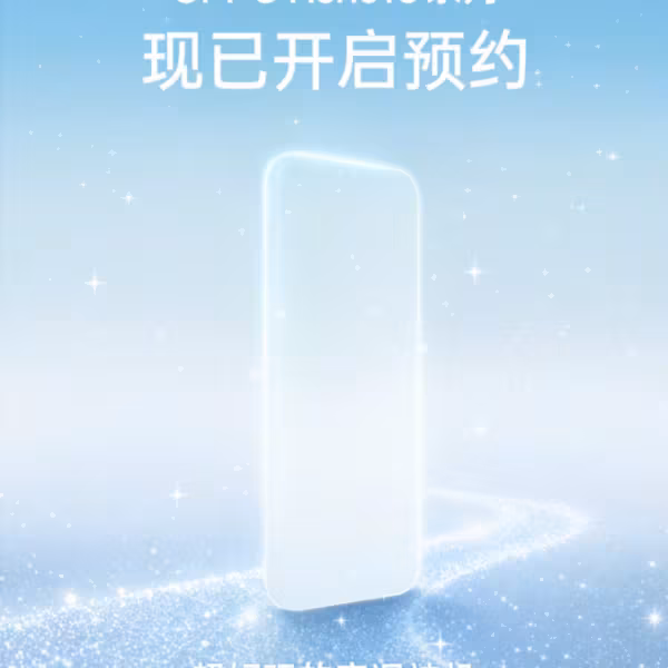 Экран смартфона OPPO Reno16 с фейковым футляром