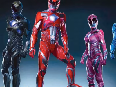 Команда Power Rangers в ярких костюмах и шлемах