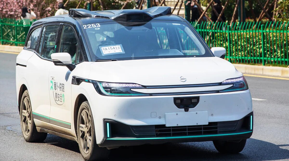 Электромобиль Baidu Apollo Go парализовал поездки в Ухане