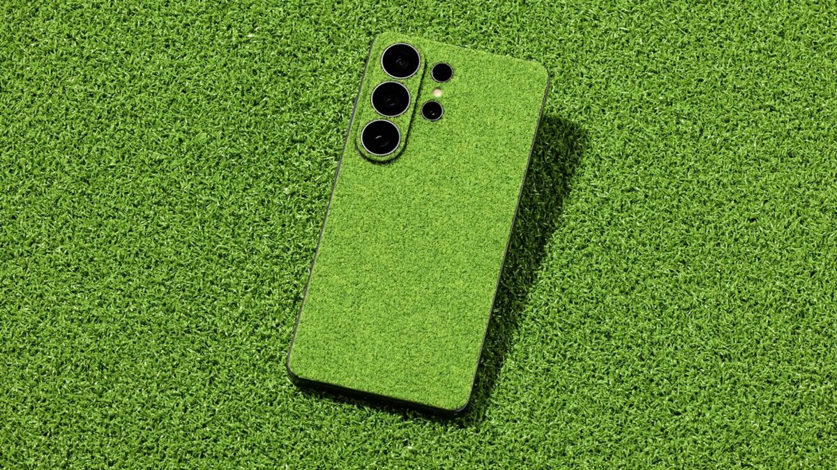 Зелёный скин Touch Grass для смартфона