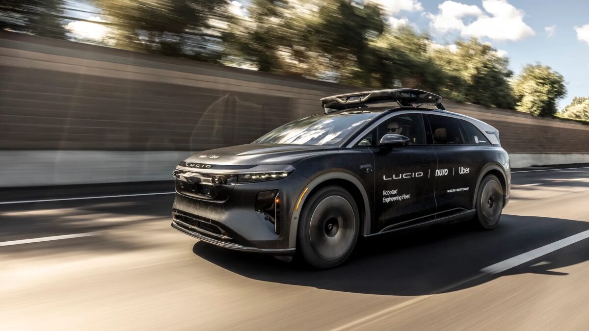 Uber и Nuro начали тестировать премиальный роботакси-сервис