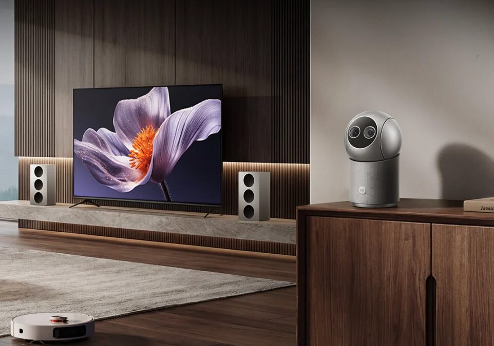 Умная камера Xiaomi Smart Camera 4 Max AI Zoom Edition в гостиной