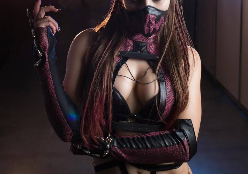 Российская модель в косплей Милины из Mortal Kombat