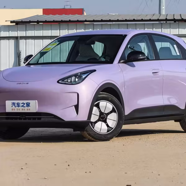Электромобиль Geely Xingyuan передний вид