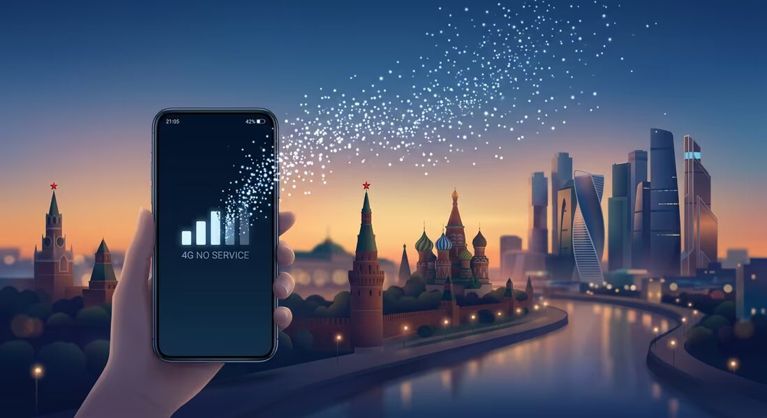 Телефон с сообщением 4G NO SERVICE на фоне московского Кремля