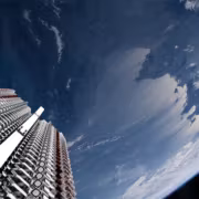 Космический корабль Starlink возле Земли с орбиты