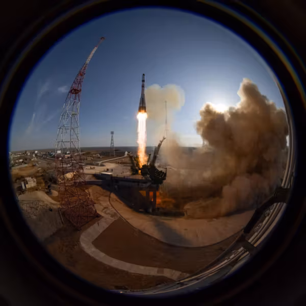 Запуск ракеты на космодроме «Кинопоиск»