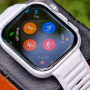 Умные часы Huawei Watch Fit 5 Pro и Fit 5 на руке