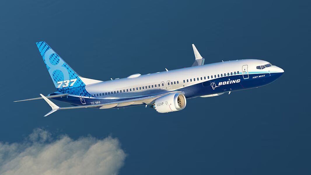 Boeing 737 MAX 8: рекорд дальности Air Europa 1 самолет Boeing 737 MAX 8 в небе с голубым фоном