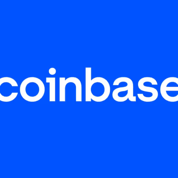 Логотип Coinbase на синем фоне с белым шрифтом