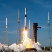 SpaceX запустила 29 спутников Starlink на фоне аварии Blue Origin