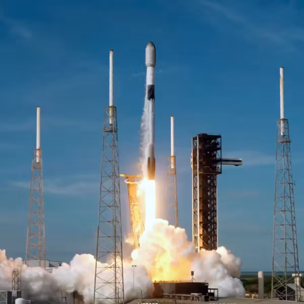 SpaceX запустила 29 спутников Starlink на фоне аварии Blue Origin