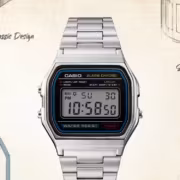 Электронные часы Casio с металлическим ремешком и дисплеем