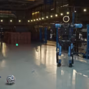 Boston Dynamics показала Atlas с футбольными навыками