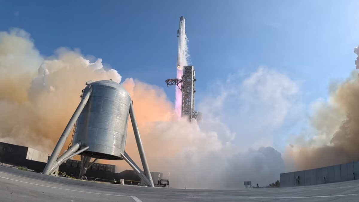 Запуск Starship V3 на стартовой платформе SpaceX