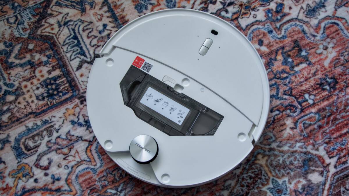 Робот-пылесос Roborock Qrevo Edge 2 Pro на ковре