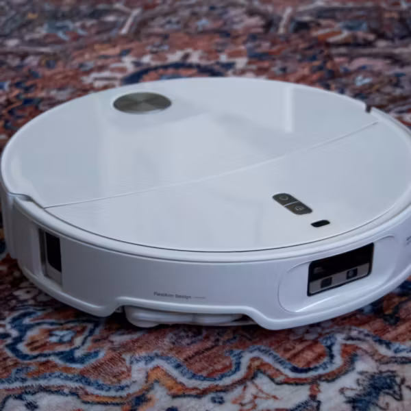 Робот-пылесос Roborock Qrevo Edge 2 Pro на ковре