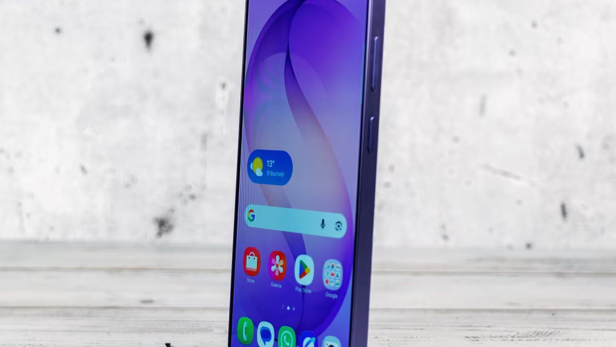 Смартфон Samsung Galaxy S23 Ultra с дисплеем