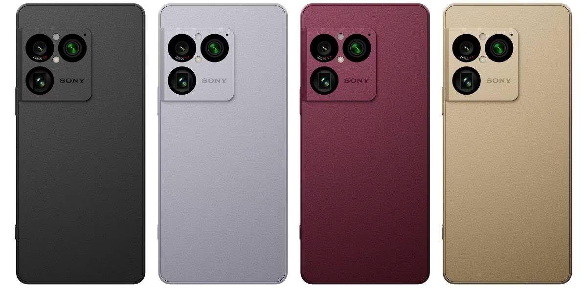 Четыре смартфона Sony Xperia 1 VIII разных цветов с тремя камерами