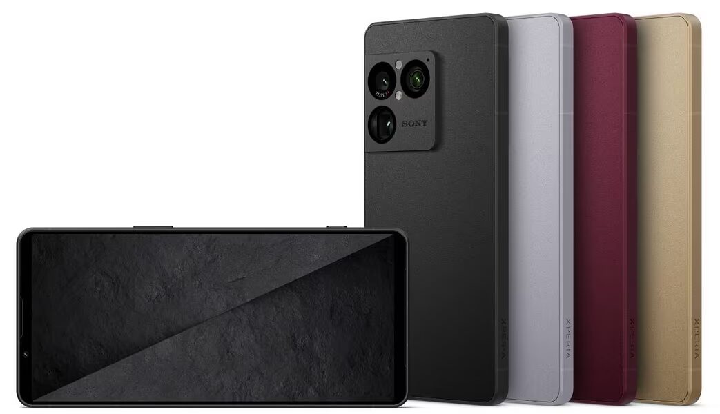 Смартфон Sony Xperia 1 VIII и пять цветных чехлов