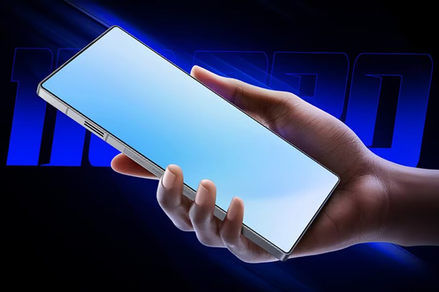 Красный Magic 11S Pro смартфон в руке ударостойкий корпус