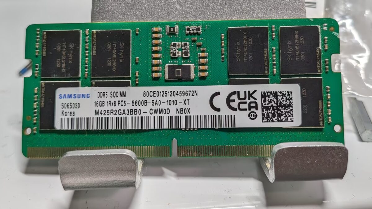 Память DDR5 Samsung с пластиковыми чипами